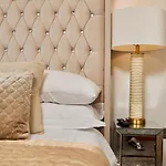 Primedoorstep Deluxe City Apt, River Canal View& Free Parking!