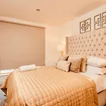 Primedoorstep Deluxe City Apt, River Canal View& Free Parking!