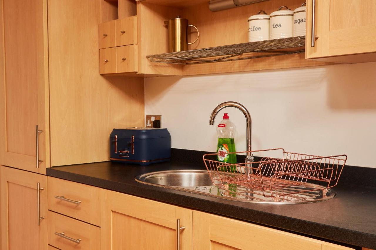 Primedoorstep Deluxe Apt, River Canal View& Free Parking! *