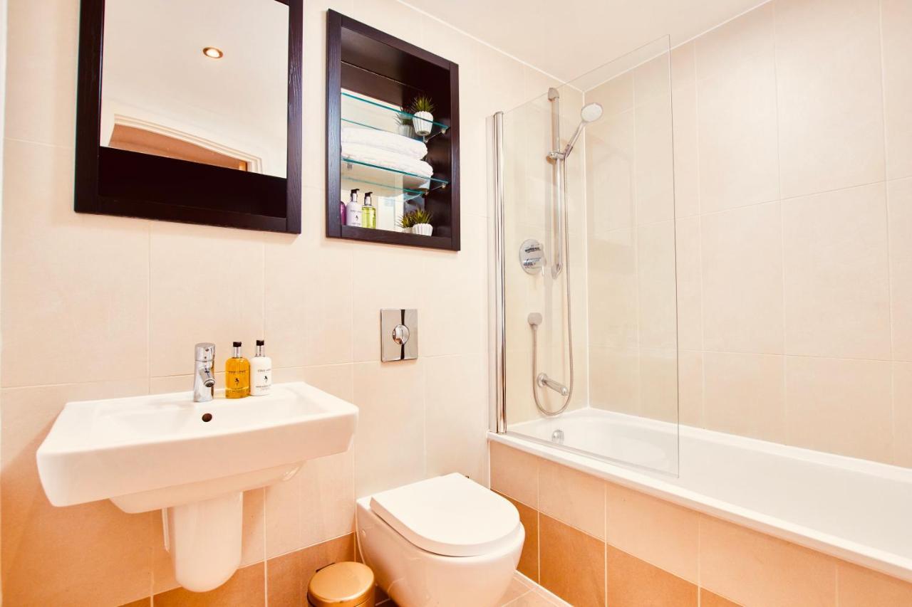 Primedoorstep Deluxe Apt, River Canal View& Free Parking! Apartment
